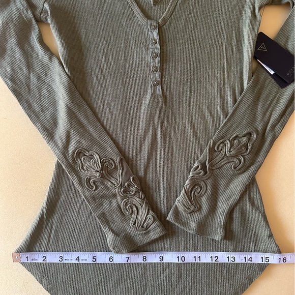 Guess Long Sleeve Waffle Hensley Thermal Front & Back V-Neckline (Small - NWT) - Picture 10 of 10